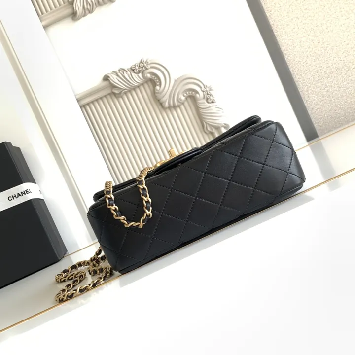 シャネルショルダーバッグ ブラック