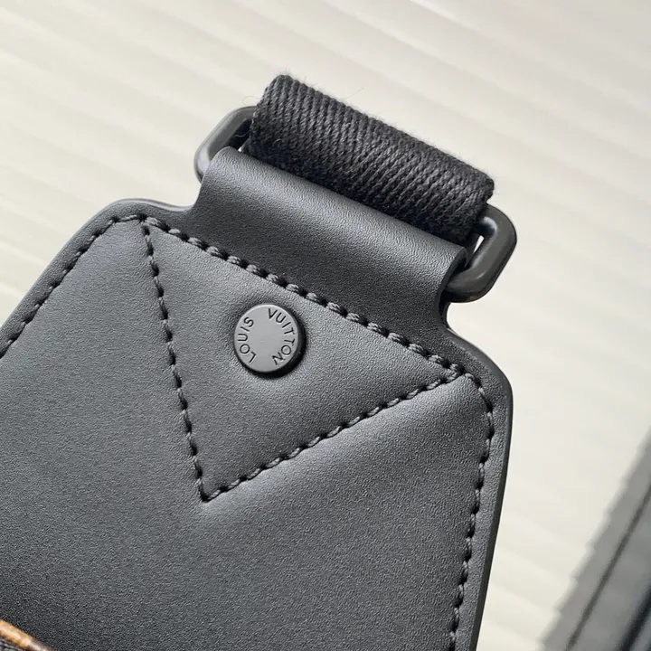 LV マカサー アヴェニュー スリングバッグ