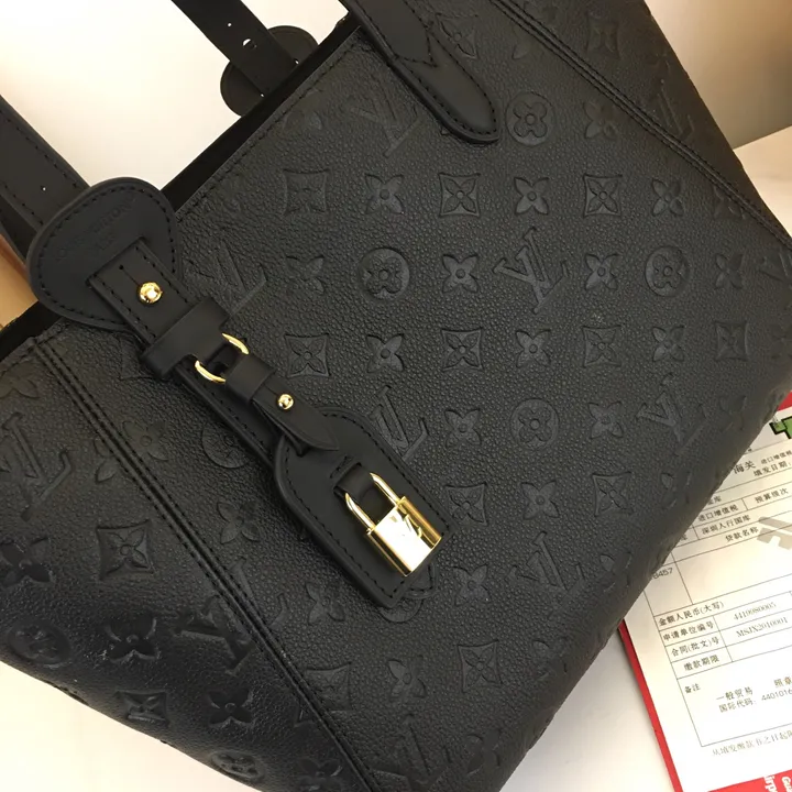 ルイヴィトン M25858 新品同様