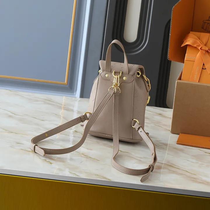 ルイヴィトン バックパック 20代 女性