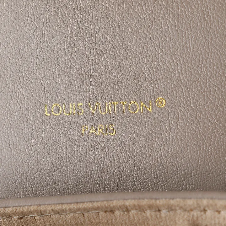 ルイヴィトン バックパック 20代 女性