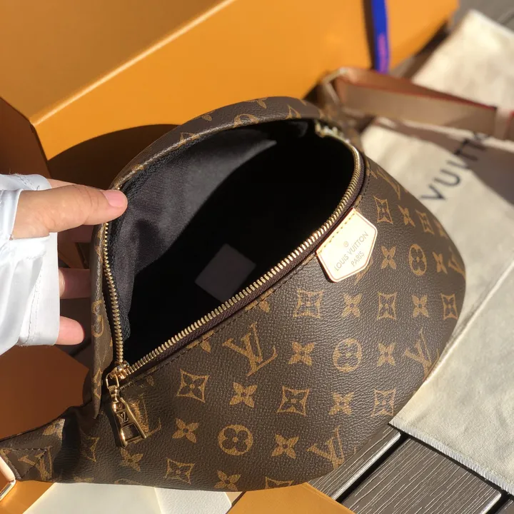 VUITTON モノグラム バムバッグ