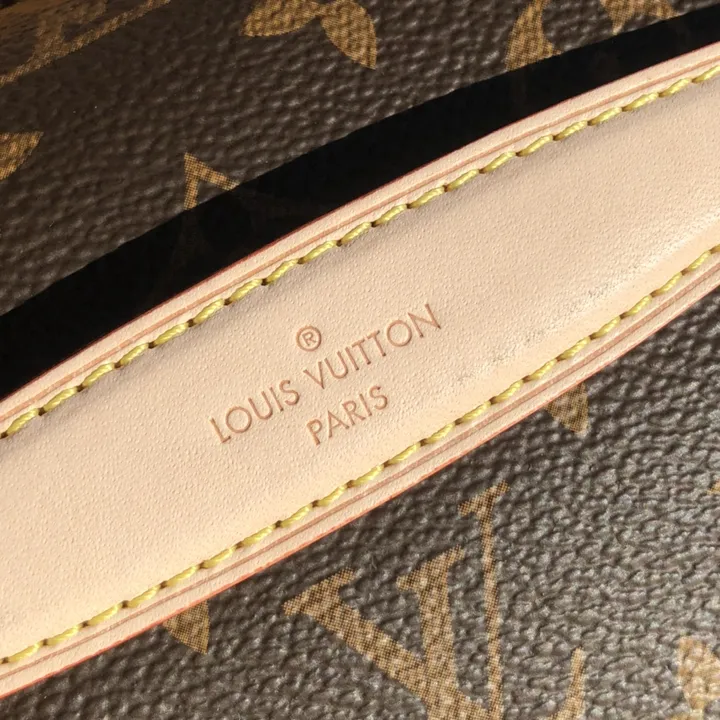 VUITTON モノグラム バムバッグ
