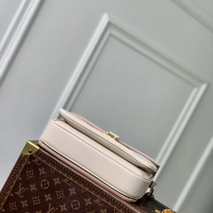 ルイヴィトン 斜め掛けバッグ