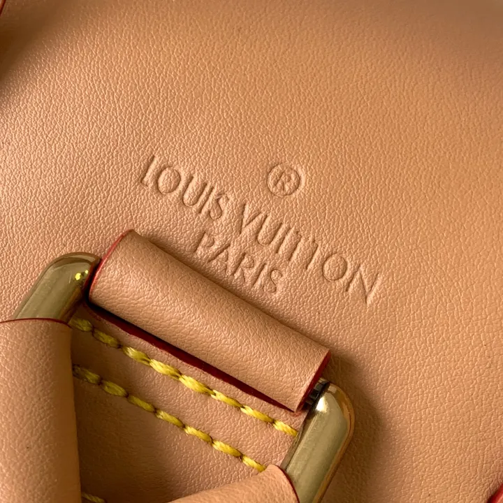 VUITTON リュックサック レディース