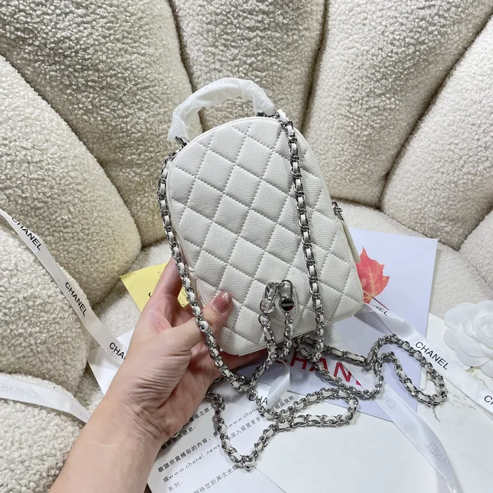 シャネル バックパック 20代 女子