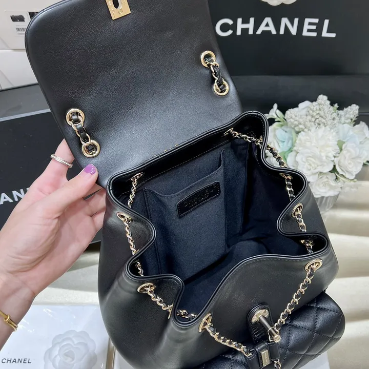 chanel キャビアスキン リュックサック 黒