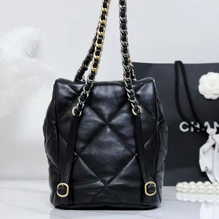 シャネル 19 リュック