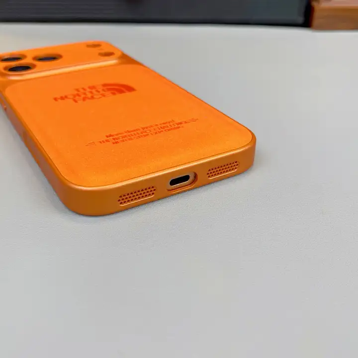 ノースフェイスiphone17proケースおしゃれ