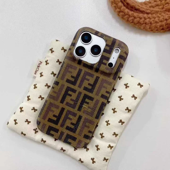 Fendi FFロゴ iphone17 pro max スマホ カバー