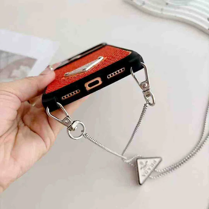 プラダ iphone17 proケース 三角プレート