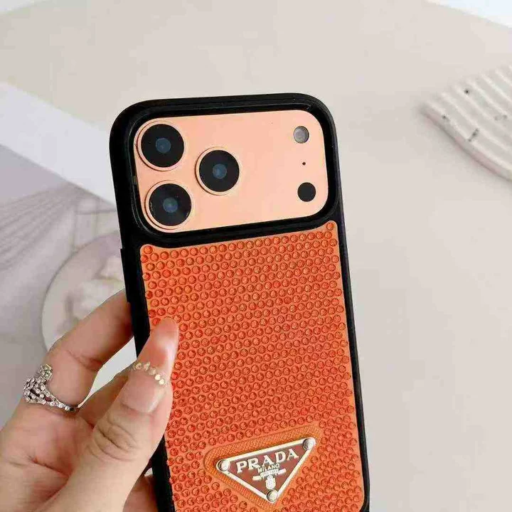 プラダ iphone17 proケース 三角プレート