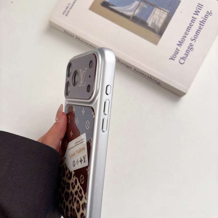 ルイヴィトン iphone17バンパーケース シルバー