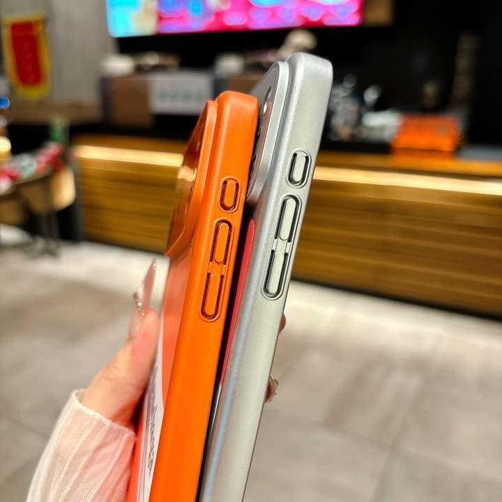 バレンシアガ iphone17 proケース ワイヤレス充電対応