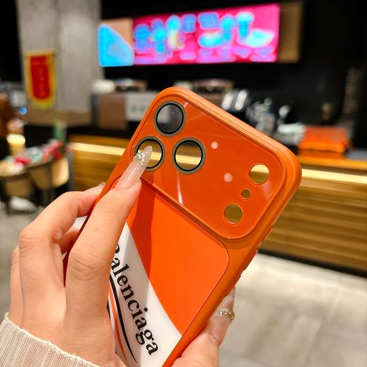 バレンシアガ iphone17 magsafeケース