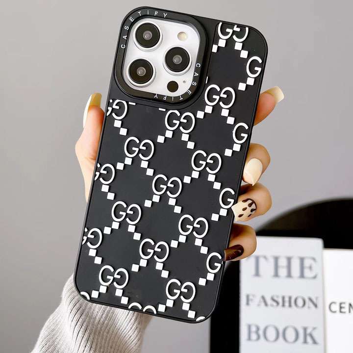 VERSACE iphone17シリコン携帯ケース