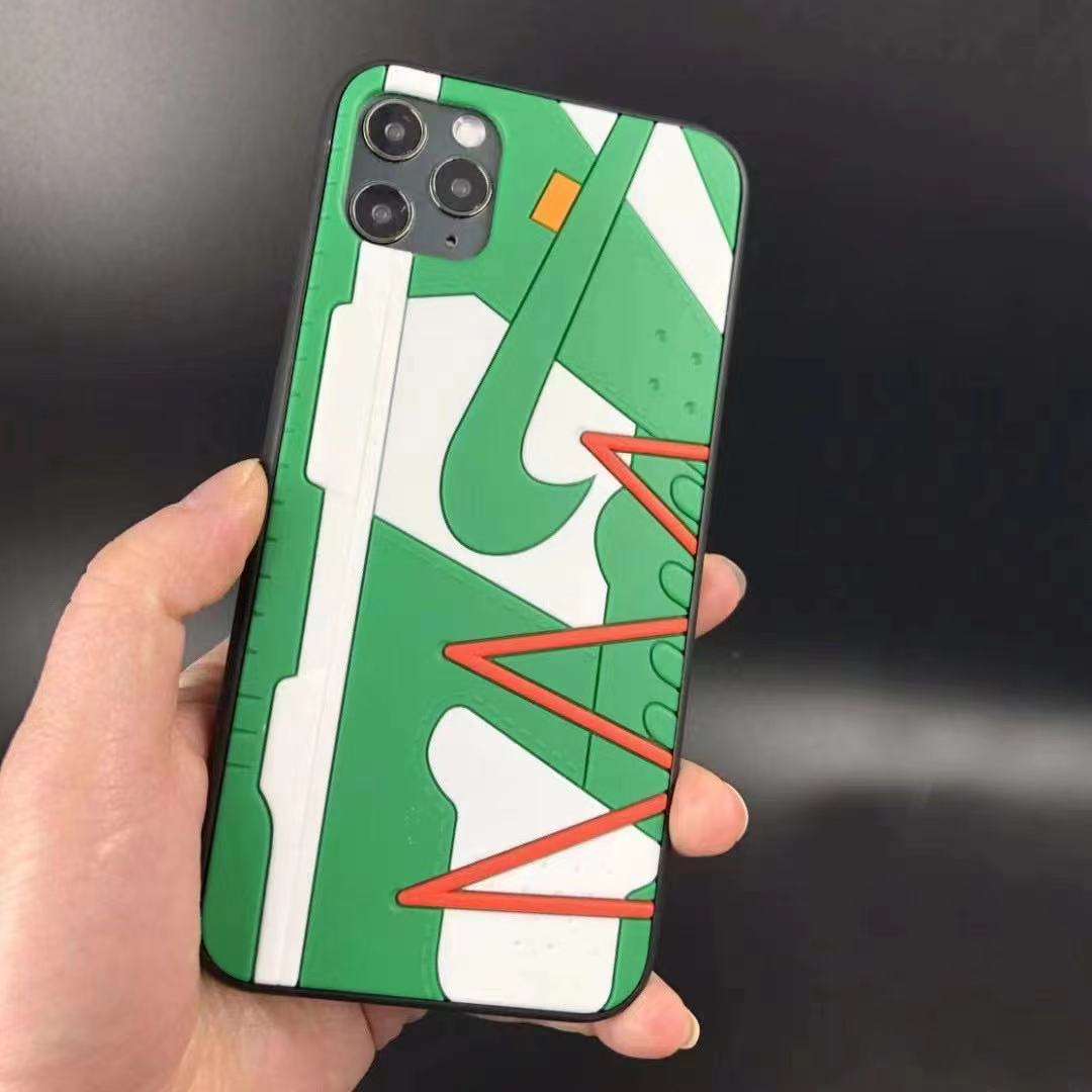 ナイキ iphone17eケース立体パター