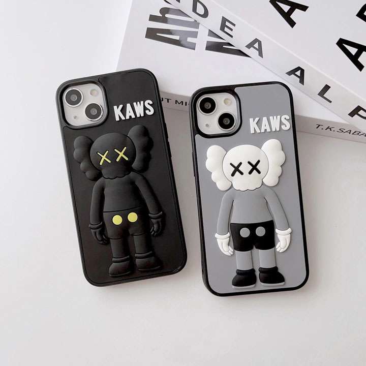 カウズiphone17シリコンケース