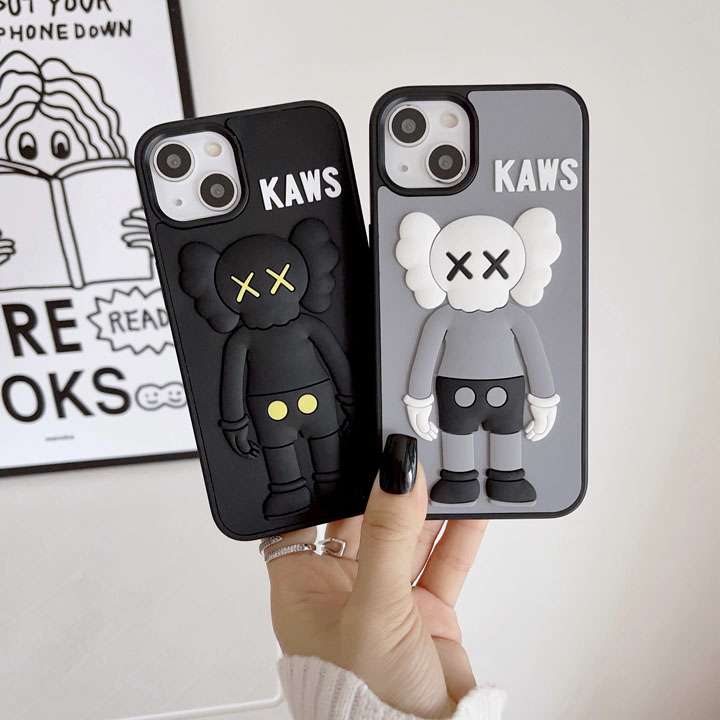 KAWS iphone17pro耐衝撃ケース