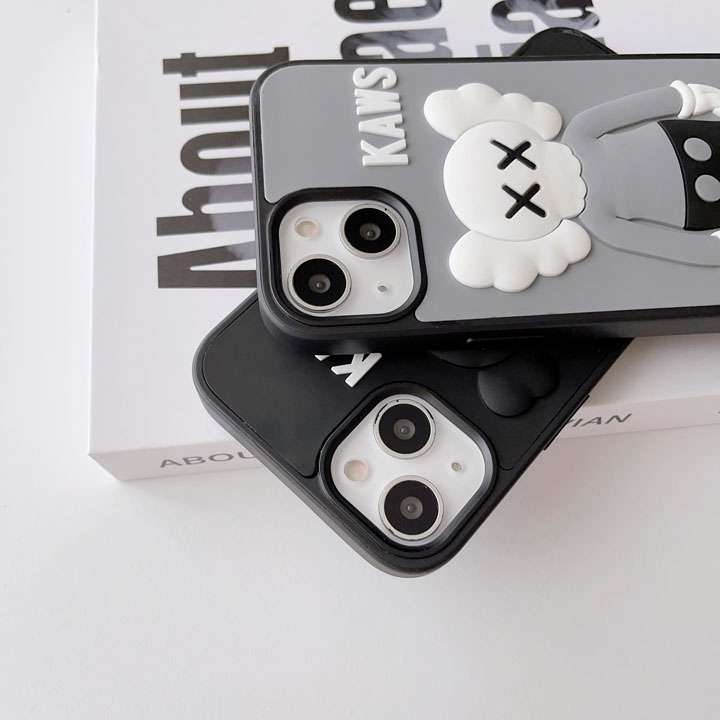 kaws iphone17pro携帯ケース 男女ペア