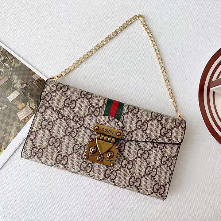 女性用 iphone17 pro maxケース ルイヴィトン 手帳型