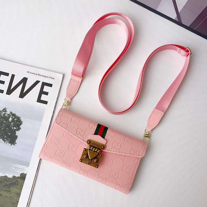 gucci iphone17 pro手帳ケース エンボスレザー