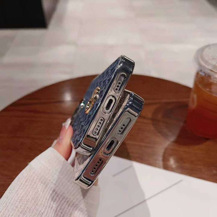 マイケルコースiPhone17ケース