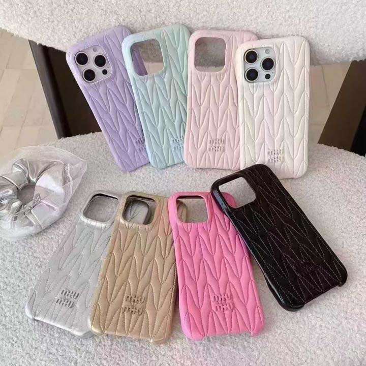 miumiu iphone17proケース 女性愛用