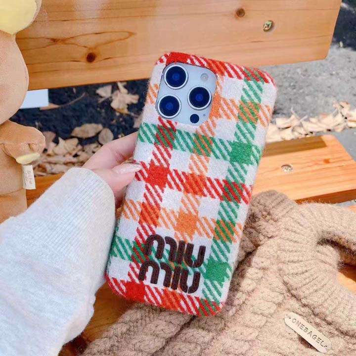 MiuMiu iphone17ケース ニット風