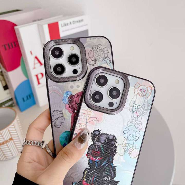 カウズ iphone17ケースフィギュア 立体パターン