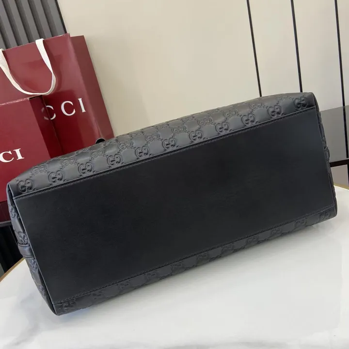 GUCCI GGエンボスレザー トートバッグ