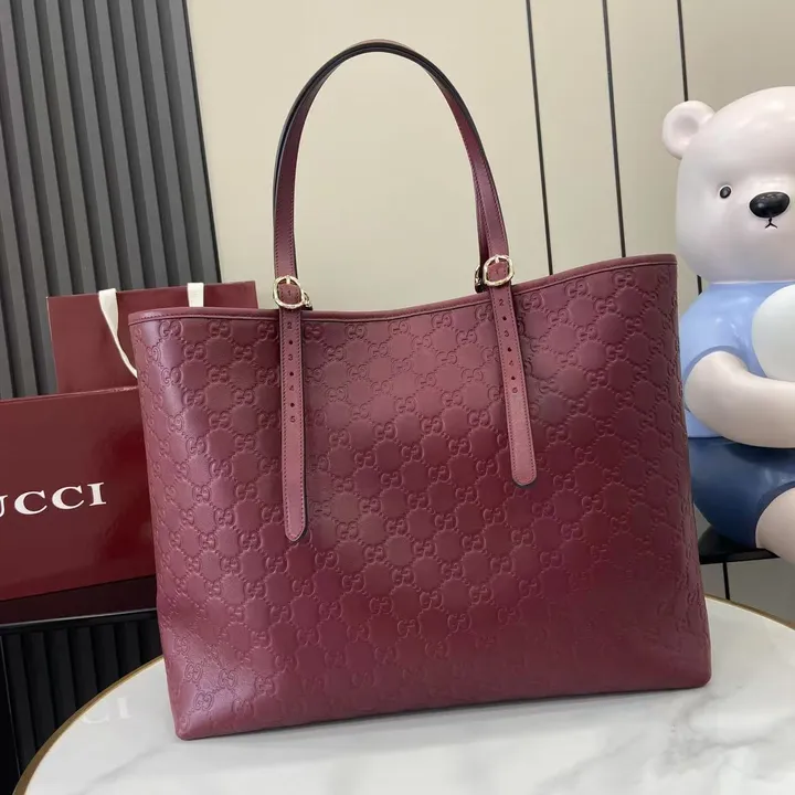 グッチ GGエンボスレザー トートバッグ