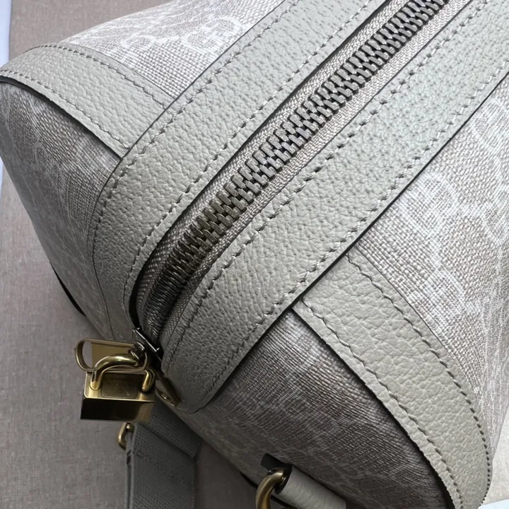 GUCCI ボストンバッグ ショルダーベルト付き