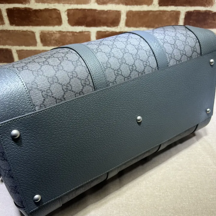 gucci トラベルバッグ 大容量