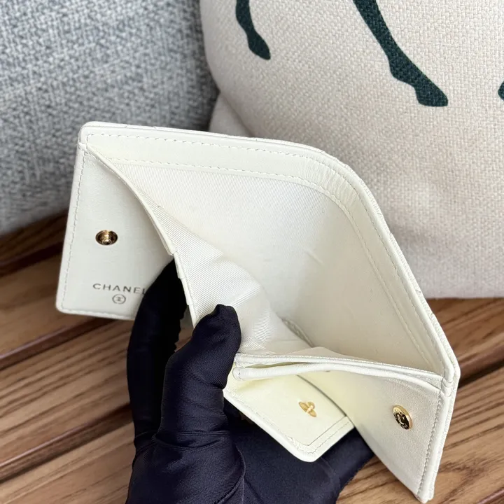 シャネル 2つ折り財布