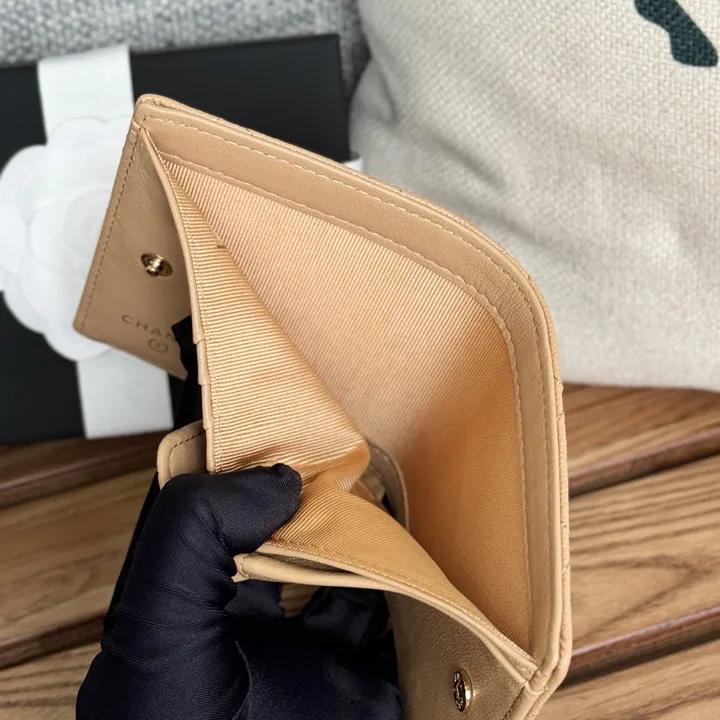 二つ折り財布 ハイ ブランド