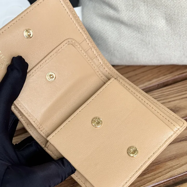 chanel キャビアスキン 二つ折り財布