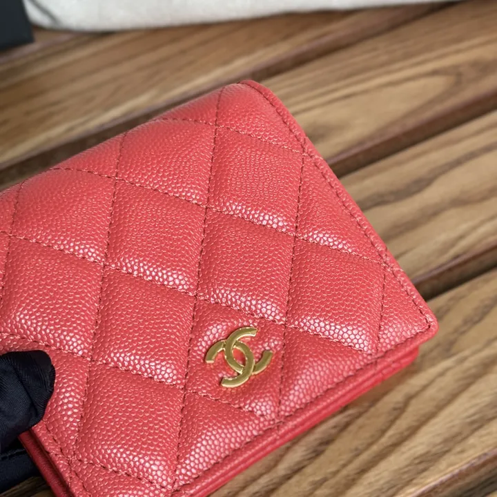 シャネル レッド 二つ折り財布