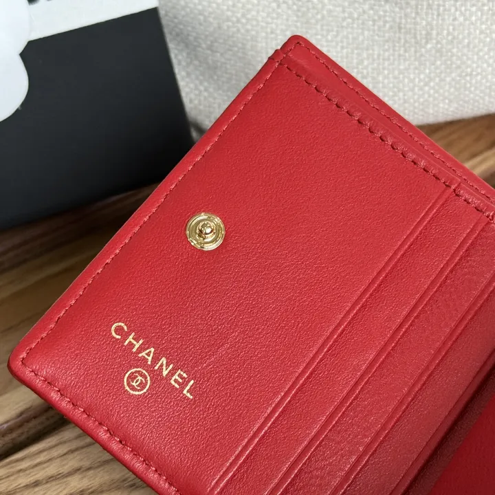 シャネル レッド 二つ折り財布 レディース