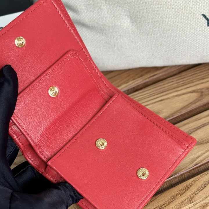 CHANEL キャビアスキン 財布 レッド系