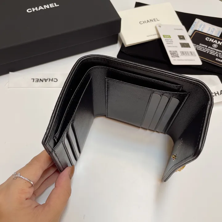 CHANEL boy 三つ折り財布