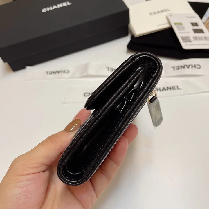 CHANEL boy 三つ折り財布