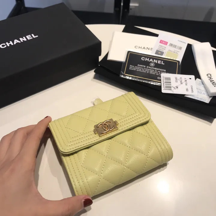 CHANEL ボーイシャネル 三つ折り財布