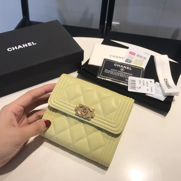 シャネル 三つ折り財布 レディース