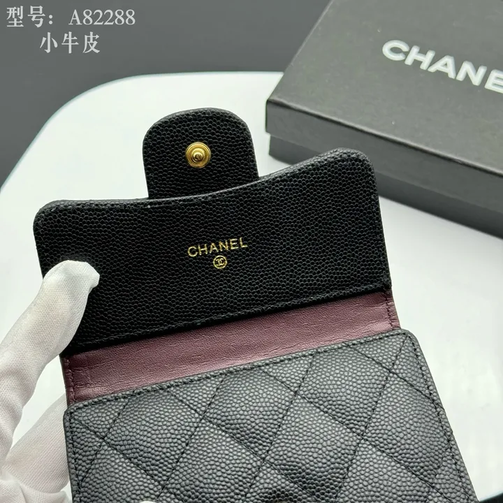 CHANEL 三つ折り 財布 牛革