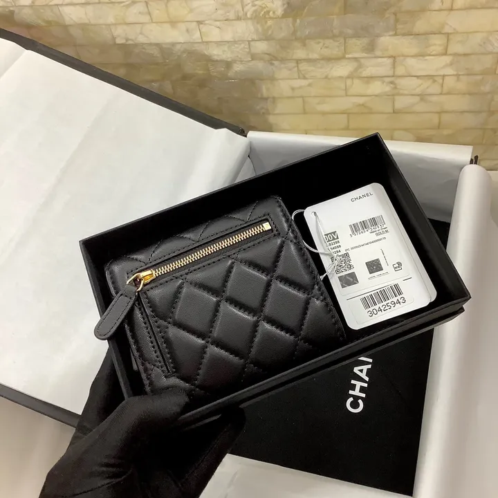 シャネル クラシックスモール 三つ折り 財布