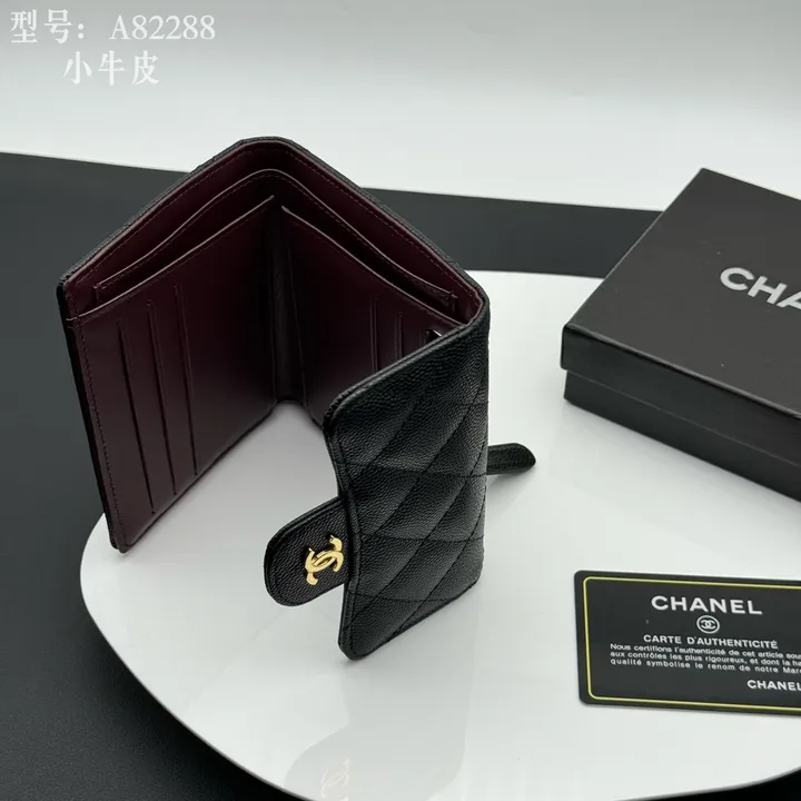 CHANEL 三つ折り 財布 牛革