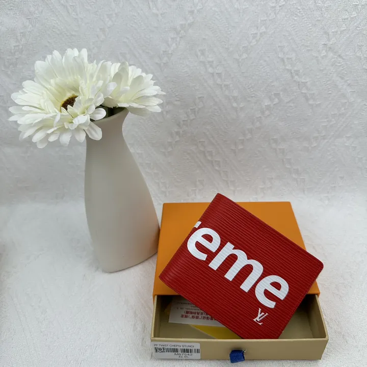 ルイヴィトン × シュプリーム 二つ折り財布