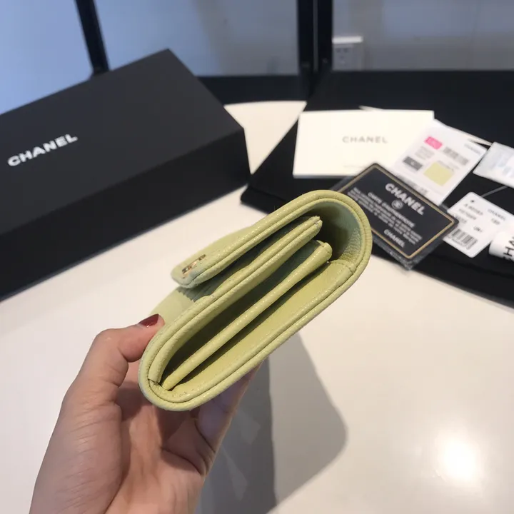 シャネル クリームイエロー 長財布