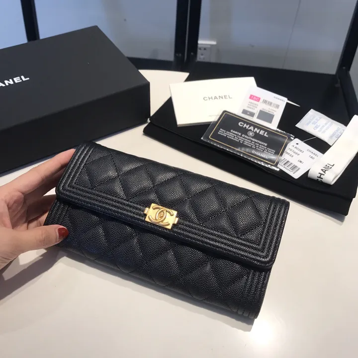 定番 人気 CHANEL ボーイシャネル 長財布